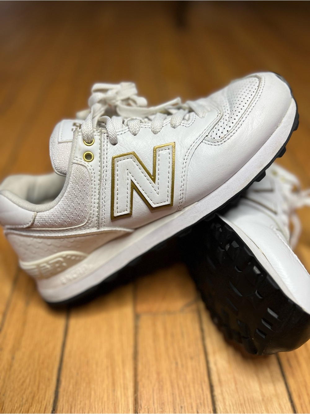 New Balance 574 WL574LDE Women’s Sneakers White Gold size 7.5 EUC